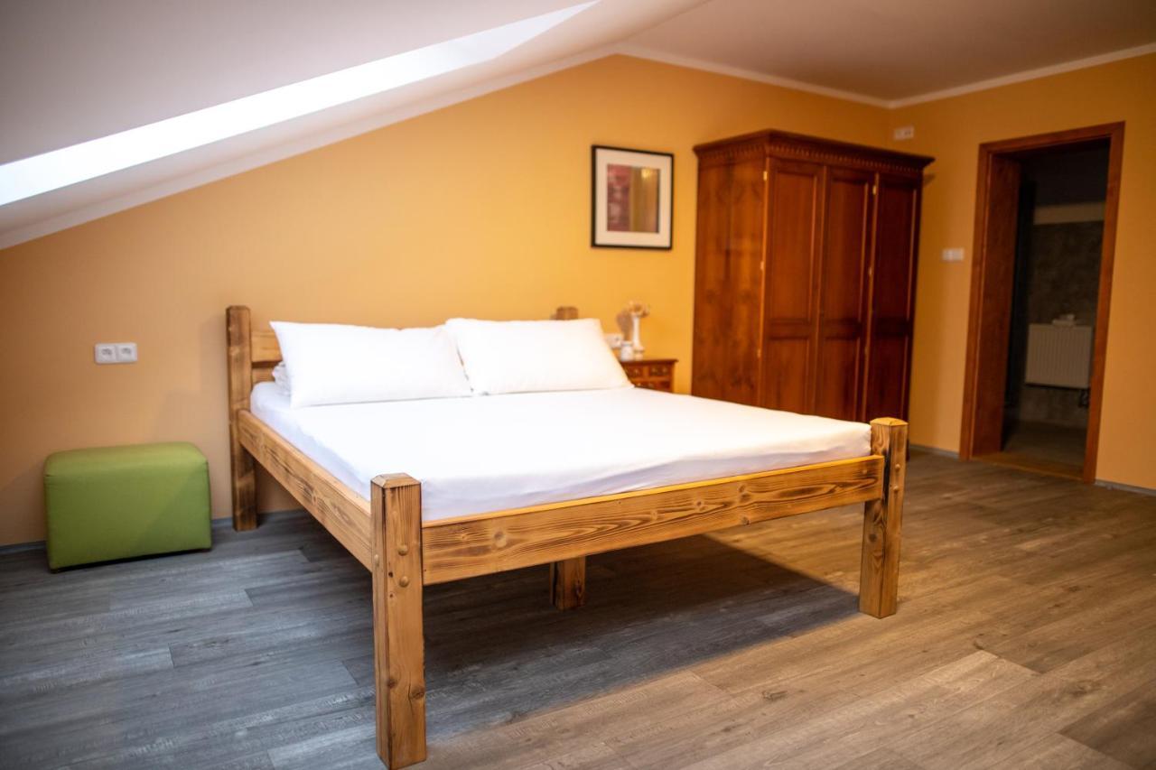Klášterec nad Ohří Pension Vyhlidka מראה חיצוני תמונה
